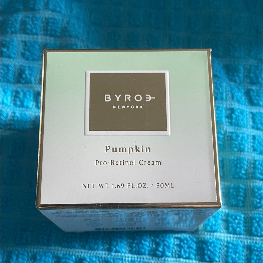 BYROE Pumpkin Pro-Retinol Cream - White and Silver
